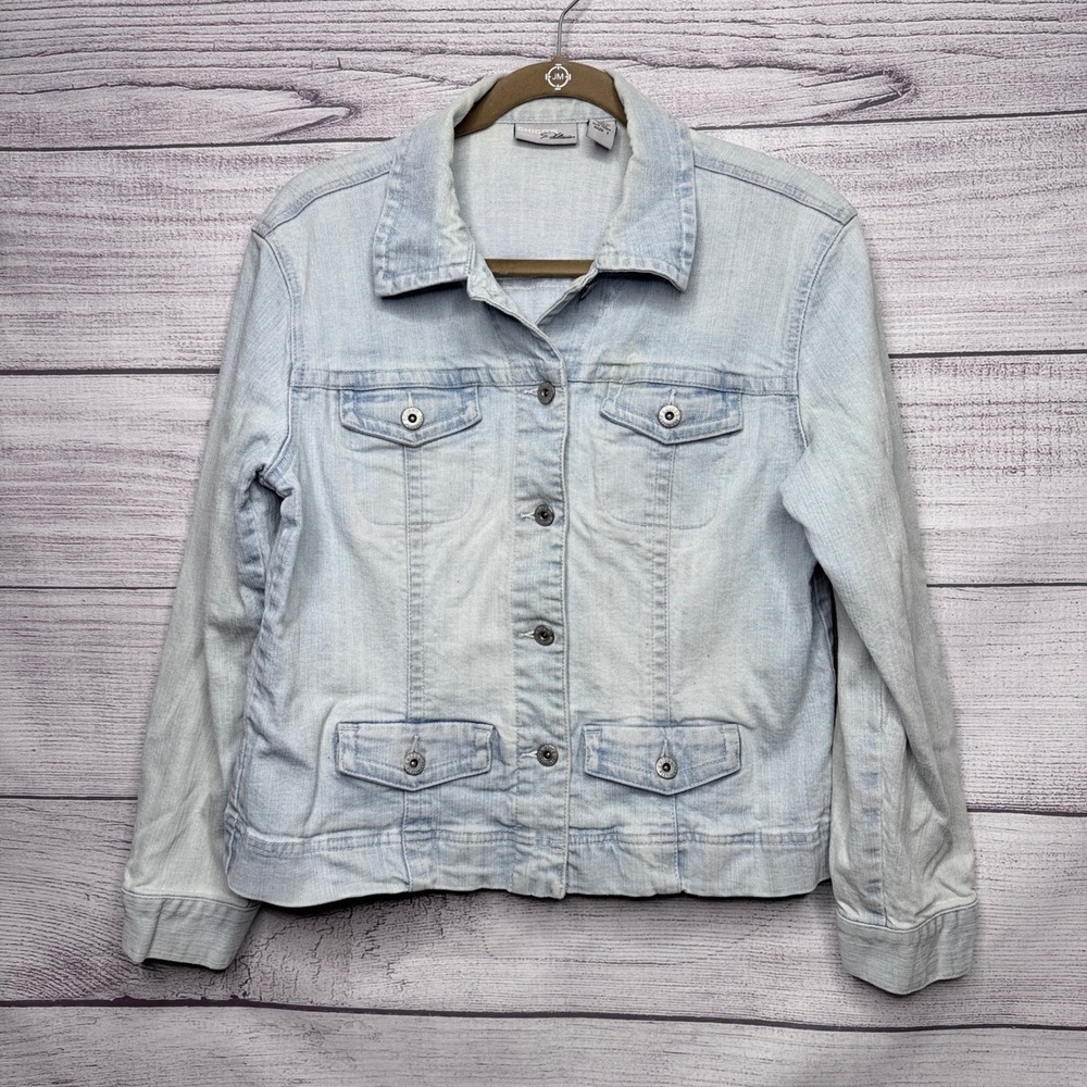 Chicos‎ Platinum Light Wash Denim Jacket Size 1 Cropped Button Front Casual
